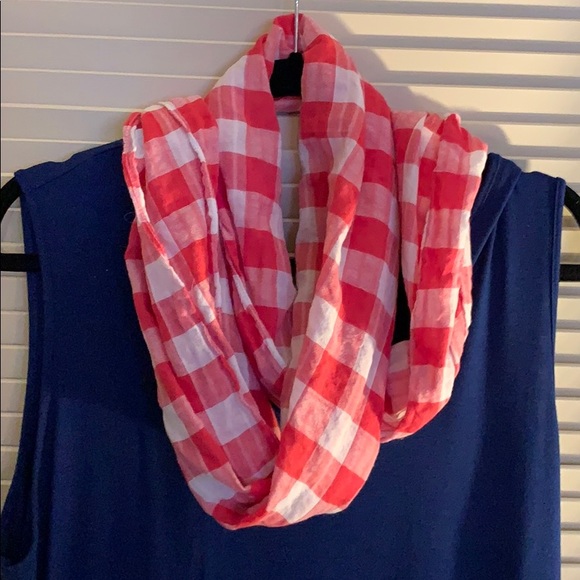 Versatile scarf or wrap - Picture 3 of 3